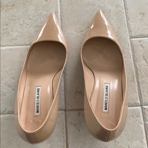 Manolo Blahnik Nude Patent Leather Kitten Heels